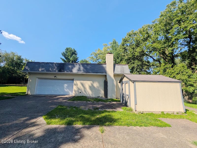 1913 Flat Rock Rd, Louisville, KY 40245