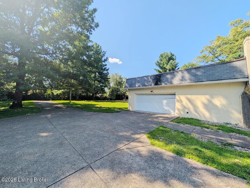 1913 Flat Rock Rd, Louisville, KY 40245