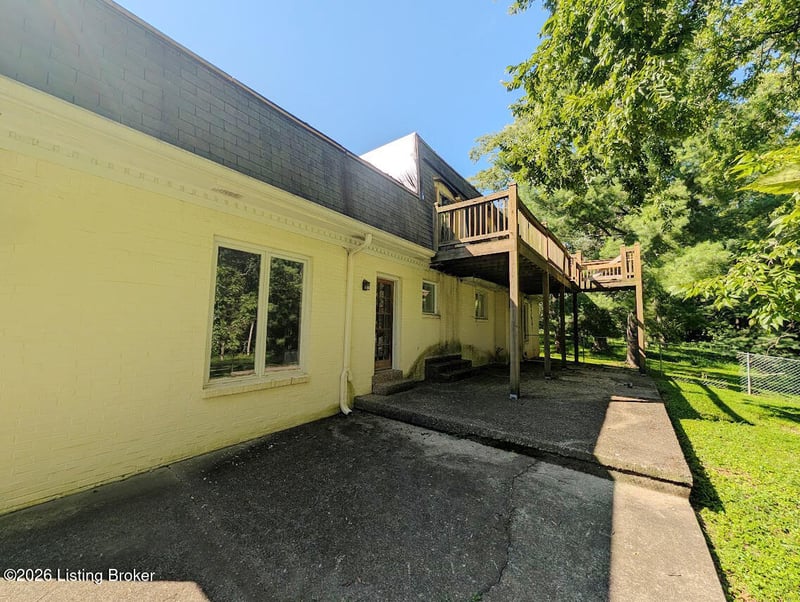 1913 Flat Rock Rd, Louisville, KY 40245
