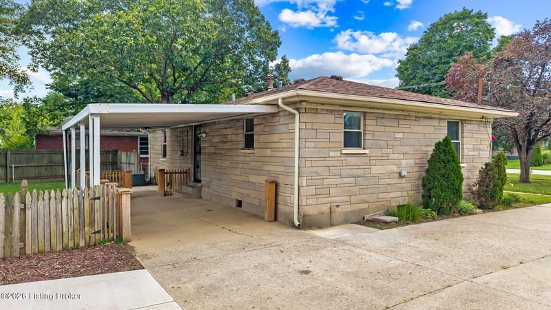 1917 Upper Hunters Tc, Louisville, KY 40216