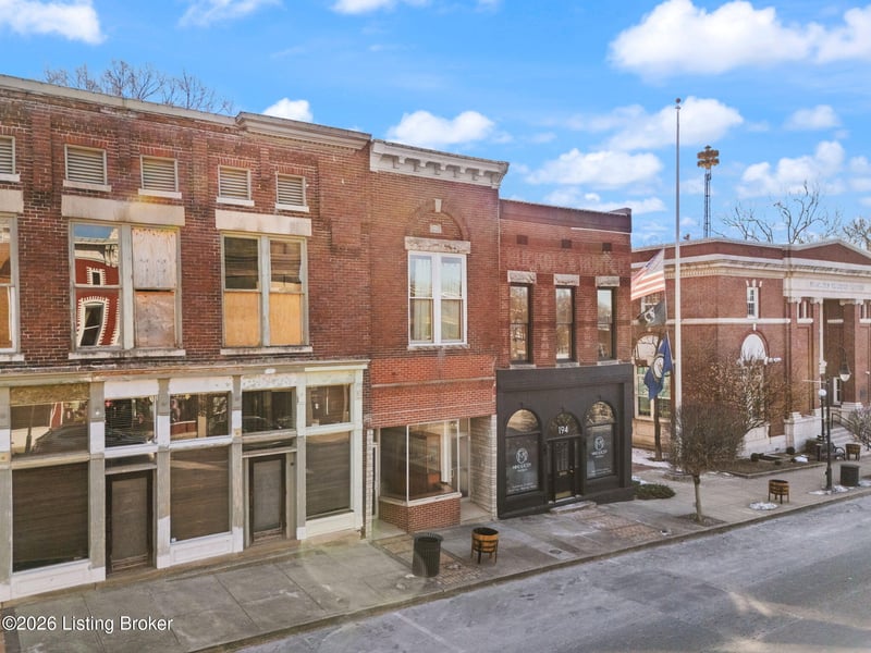 192 S Main St, Versailles, KY 40383