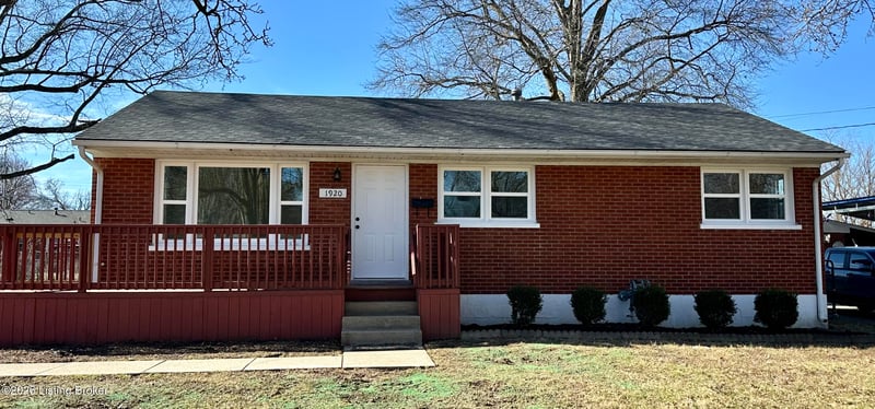 1920 Dixie Garden Dr, Louisville, KY 40272