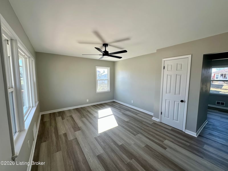 1920 Dixie Garden Dr, Louisville, KY 40272
