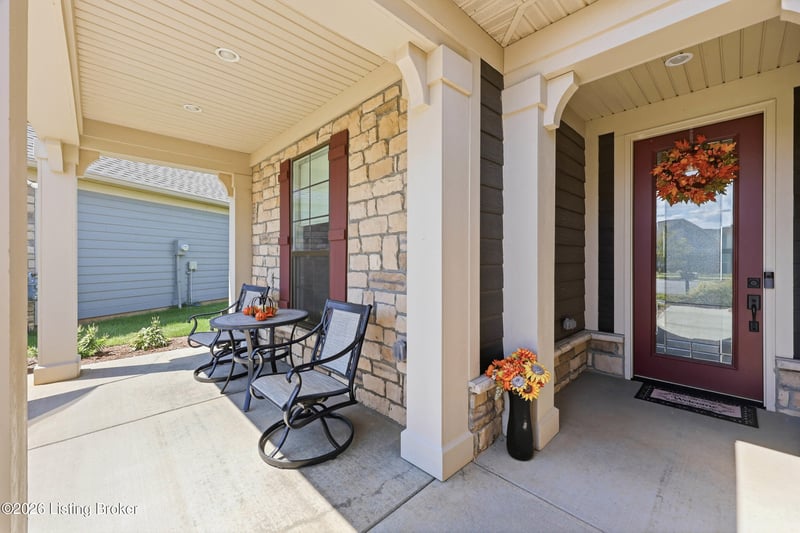 1922 Dressage Cir, Louisville, KY 40245