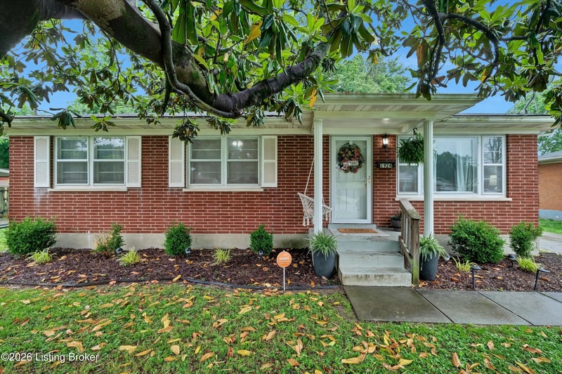 1924 White Oak Ln, Louisville, KY 40216