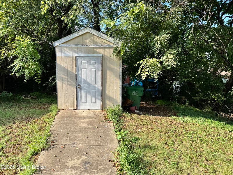 1927 Dubourg Ave, Louisville, KY 40216