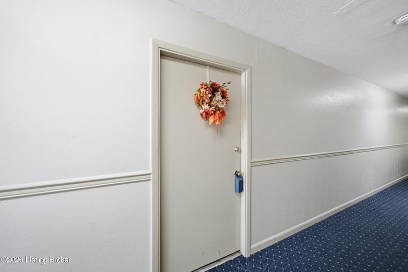 1935 Gardiner Ln #APT F89, Louisville, KY 40205