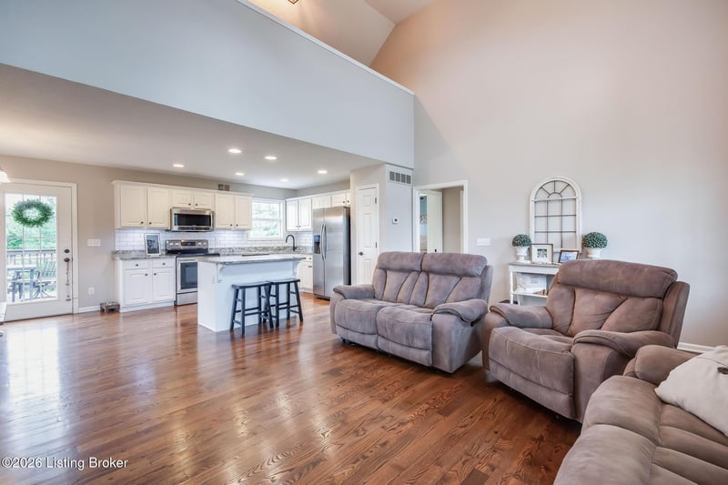 197 Stonecrest Dr, Fisherville, KY 40023