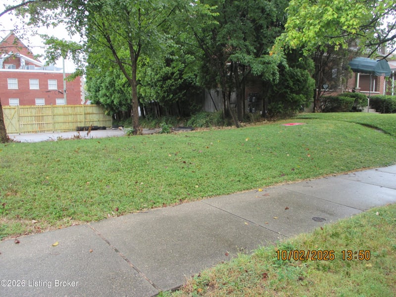 1971 Richmond Dr, Louisville, KY 40205