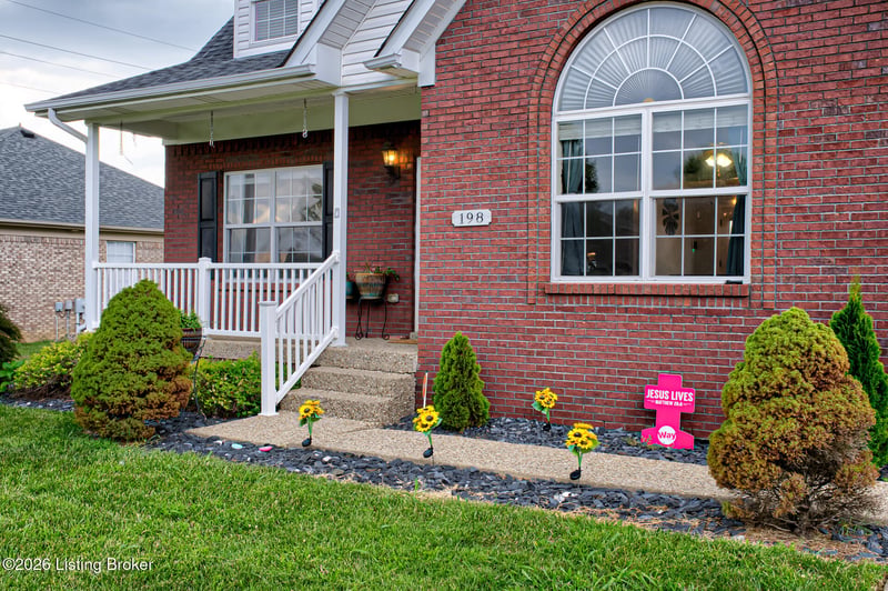 198 Spencer Ln, Mt Washington, KY 40047