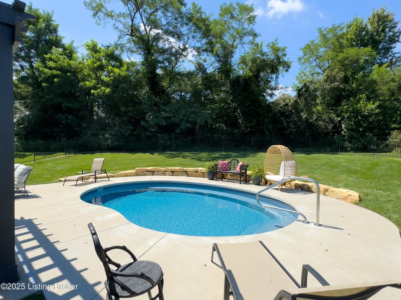 2002 N Beckley Station Rd, Louisville, KY 40245