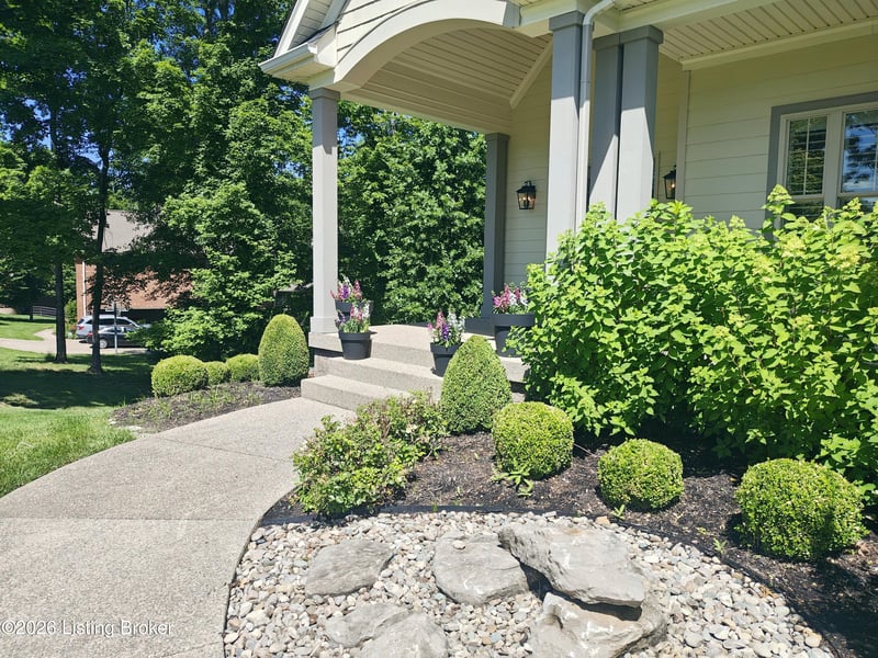 2003 Wooded Oak Ln, Crestwood, KY 40014