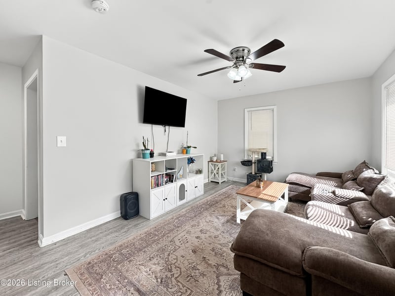 2005 Dixie Garden Dr, Louisville, KY 40272