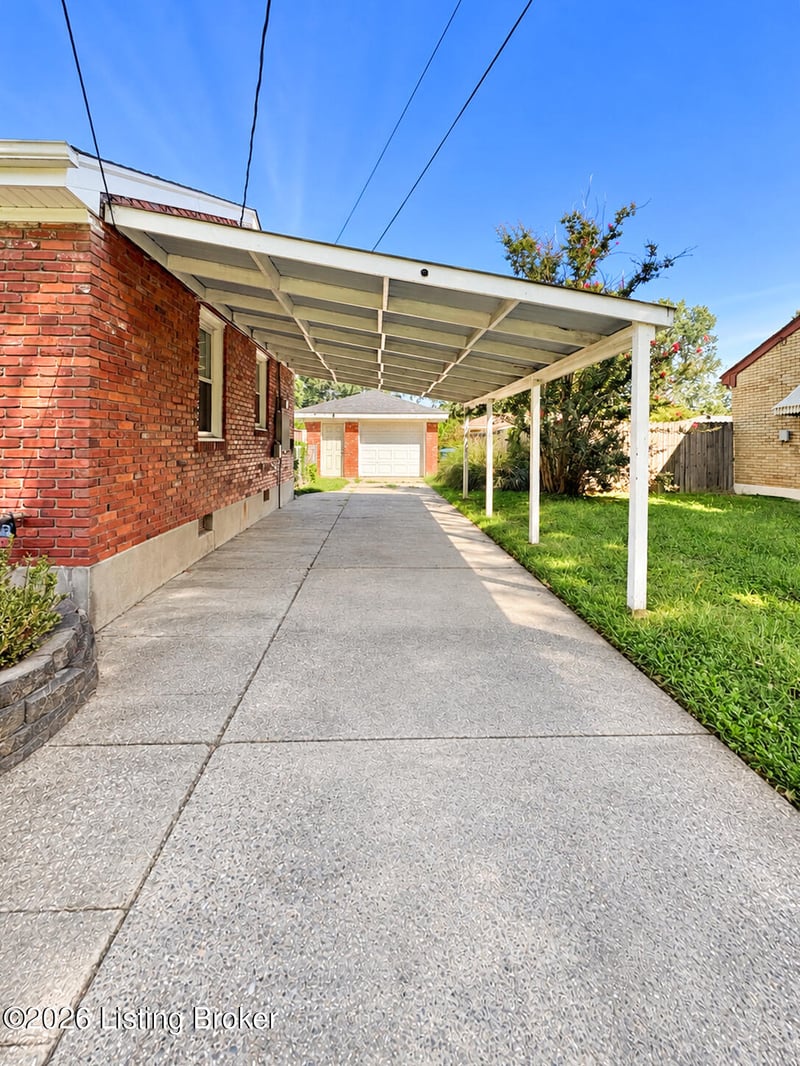 2005 Dixie Garden Dr, Louisville, KY 40272