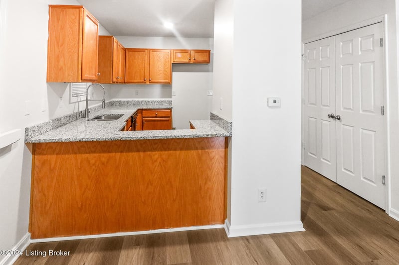 2008 W Market St, Louisville, KY 40203