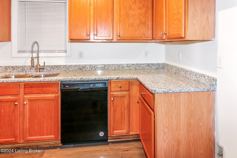 2008 W Market St, Louisville, KY 40203