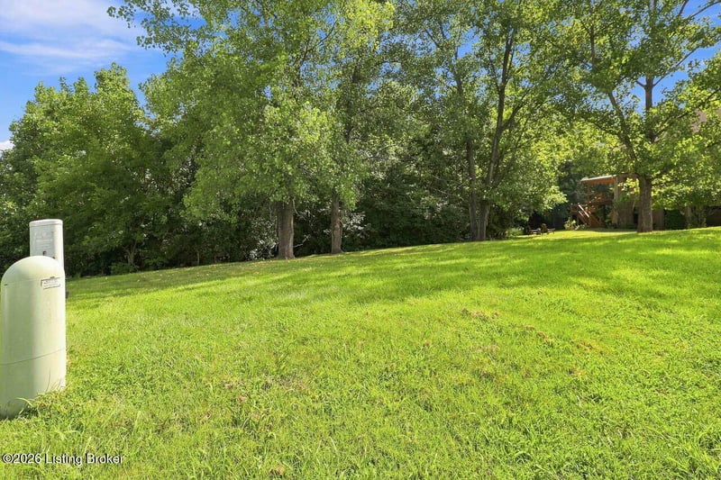 2009 Hillcircle Rd, Louisville, KY 40214