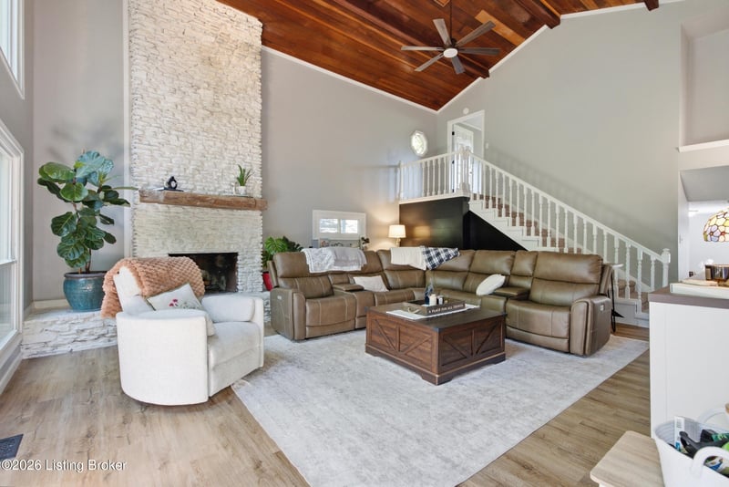 2009 Lonesome Hollow Rd, Louisville, KY 40272
