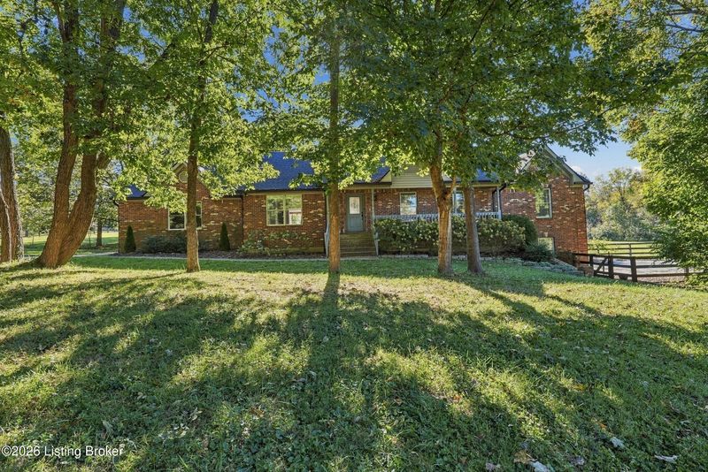 2010 Clarke Pointe Dr, Crestwood, KY 40014