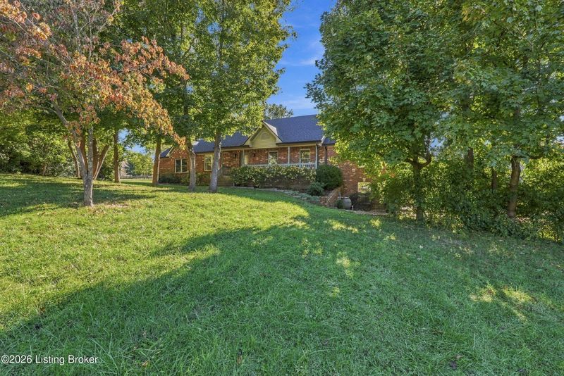 2010 Clarke Pointe Dr, Crestwood, KY 40014