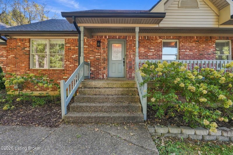 2010 Clarke Pointe Dr, Crestwood, KY 40014