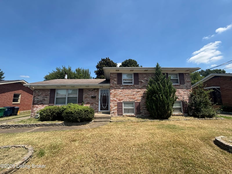 2011 Mary Catherine Dr, Louisville, KY 40216