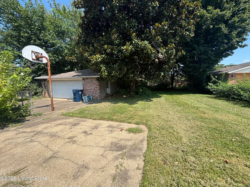 2011 Mary Catherine Dr, Louisville, KY 40216
