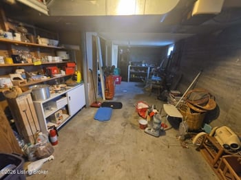 2015 Tyrone Dr, Louisville, KY 40218