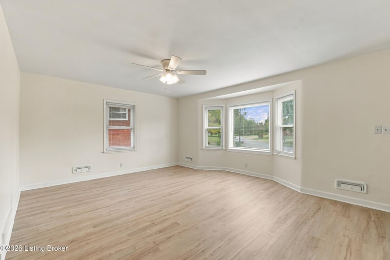 2015 Tyrone Dr, Louisville, KY 40218
