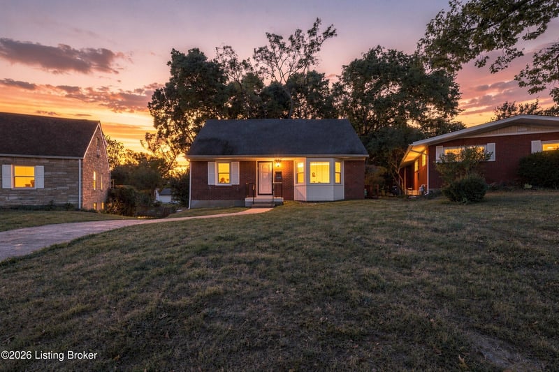 2015 Tyrone Dr, Louisville, KY 40218