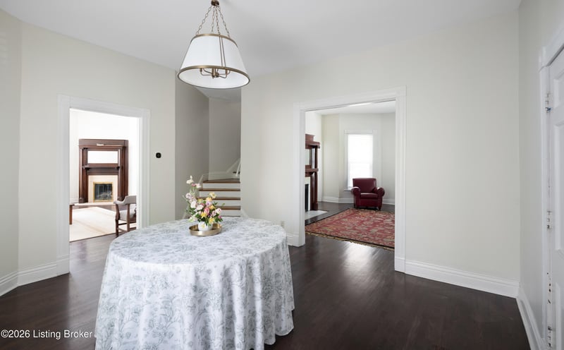 202 Crescent Ct, Louisville, KY 40206