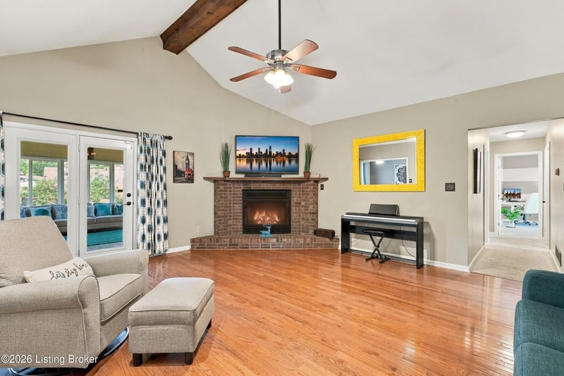 202 Declaration Dr, Louisville, KY 40214