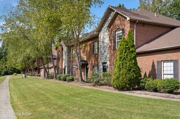 202 Hampton Place Ct, Louisville, KY 40118