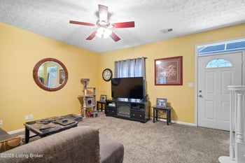 202 Hampton Place Ct, Louisville, KY 40118