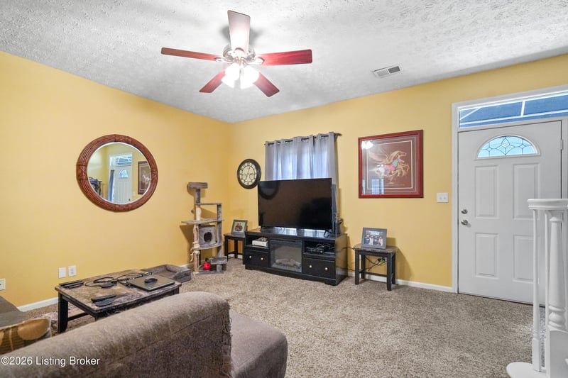 202 Hampton Place Ct, Louisville, KY 40118