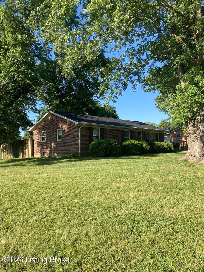 202 Saint Thomas Ct, Bardstown, KY 40004