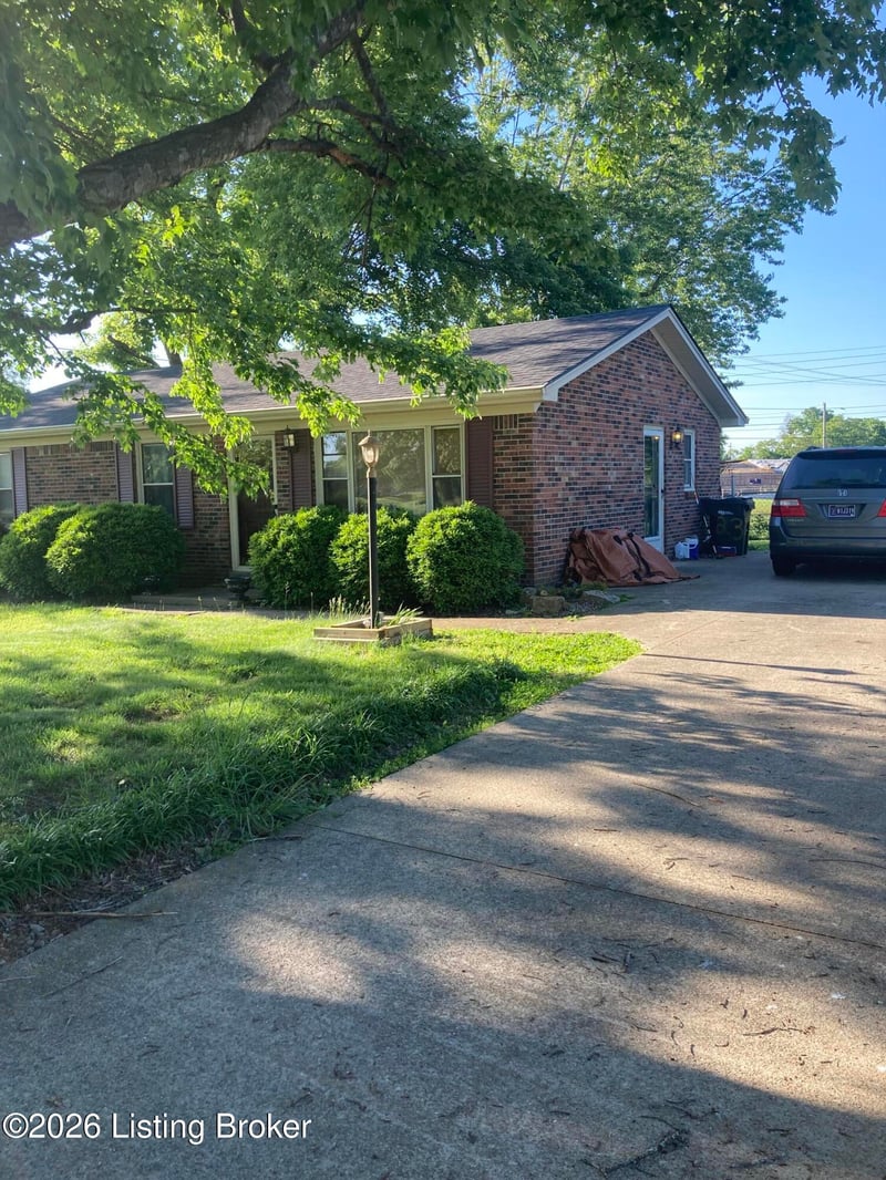 202 Saint Thomas Ct, Bardstown, KY 40004