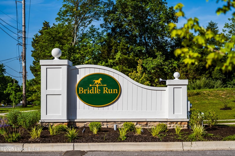 2022 Saddlewood Trl, Louisville, KY 40245