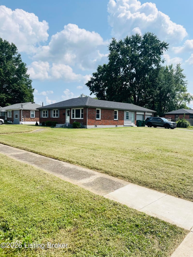 2024 Dixie Garden Dr, Louisville, KY 40272
