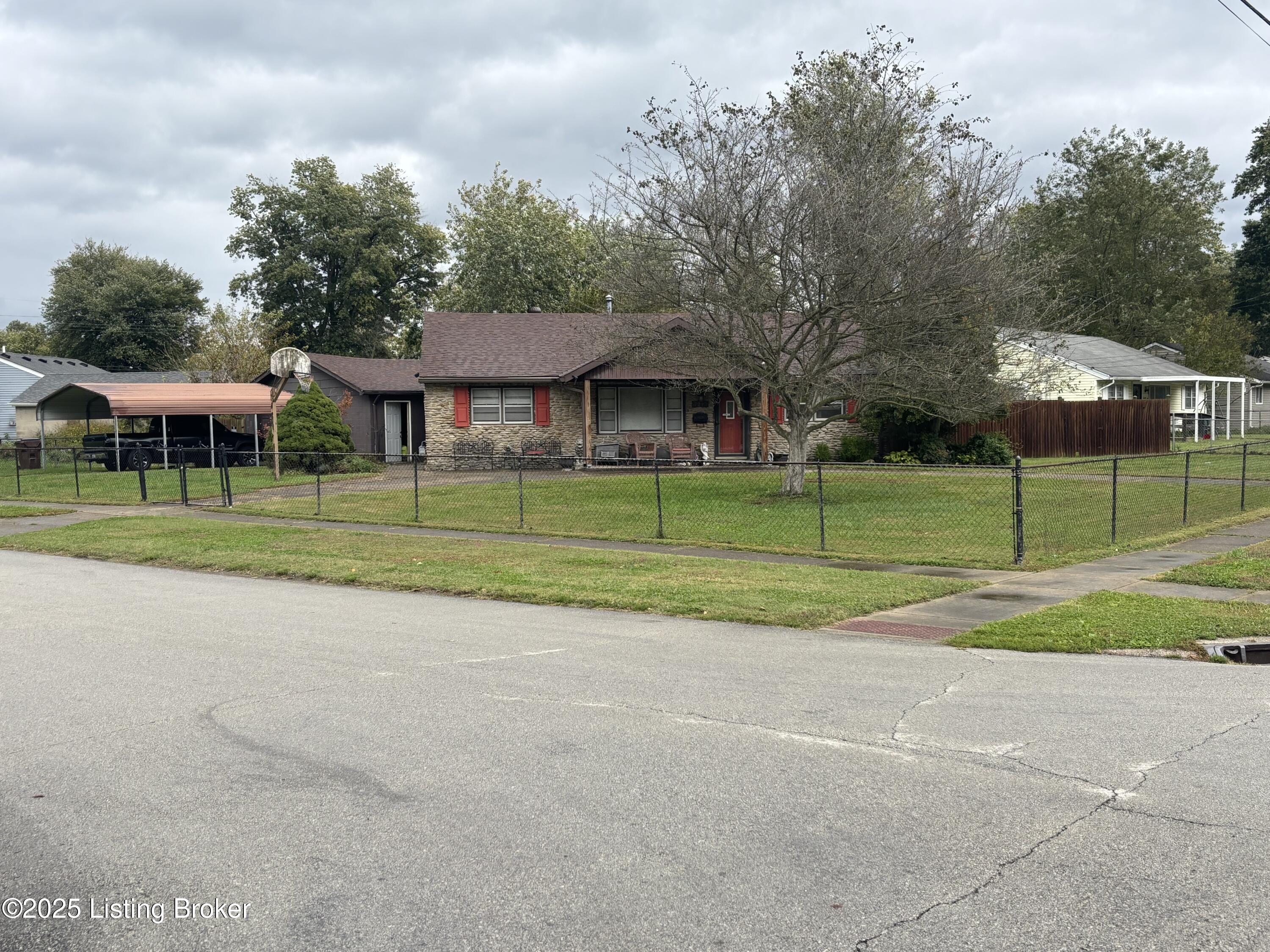 7213 Rainbow Dr, Louisville, KY 40272 | MLS# 1701337 | Garretts Realty