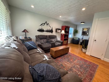 2027 Cedarcrest Dr, Louisville, KY 40242