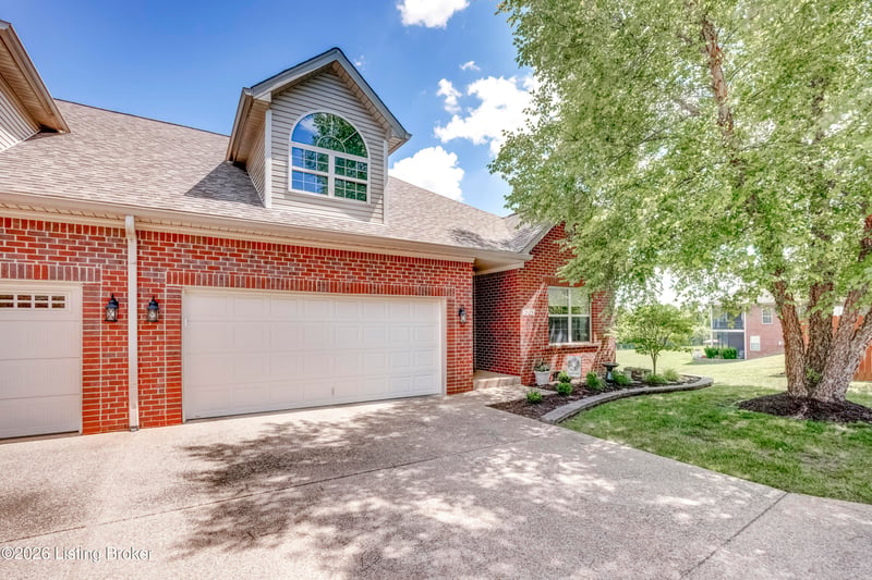 2029 Eagles Landing Dr #17, La Grange, KY 40031