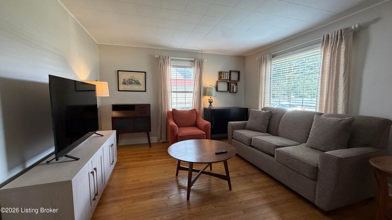 204 Guthrie Dr, Bardstown, KY 40004