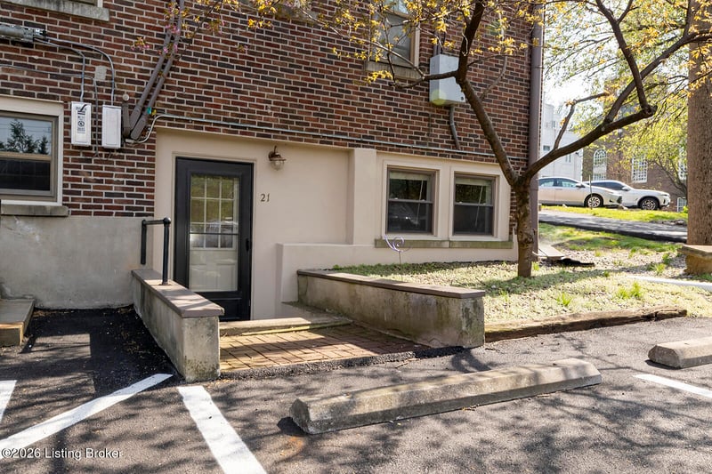 2043 Douglass Blvd #APT 21, Louisville, KY 40205