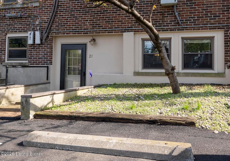 2043 Douglass Blvd #APT 21, Louisville, KY 40205