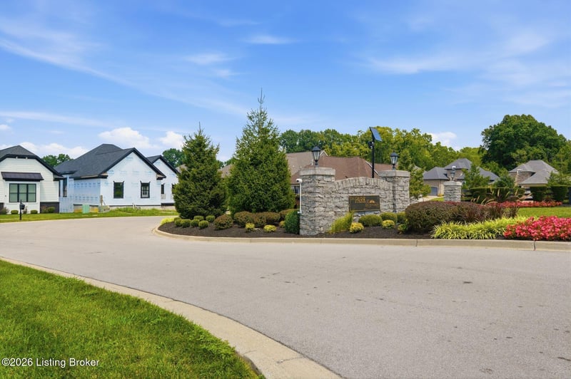 205 Locust Park Pl, Louisville, KY 40245