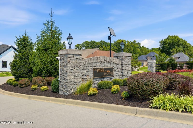 205 Locust Park Pl, Louisville, KY 40245