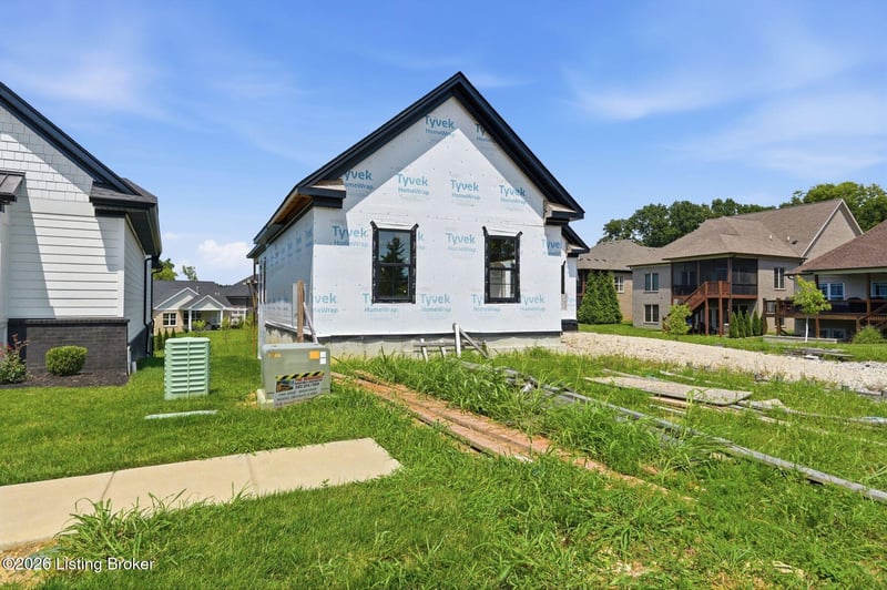 205 Locust Park Pl, Louisville, KY 40245