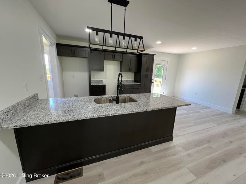 205 Olive Ave, Bonnieville, KY 42713