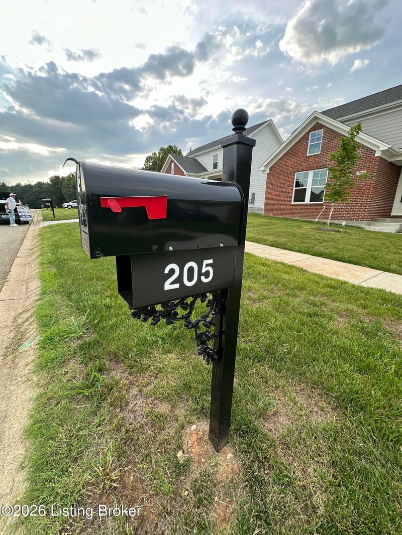 205 Tex Ave, Fairdale, KY 40118